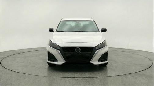 Glacier White 2025 Nissan Altima SV FWD