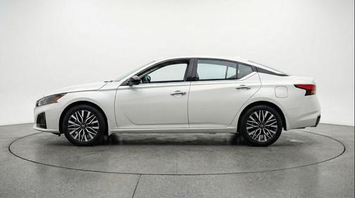 Glacier White 2025 Nissan Altima SV FWD