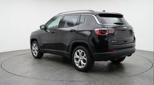 Diamond Black Crystal Pearlcoat 2025 Jeep Compass Latitude