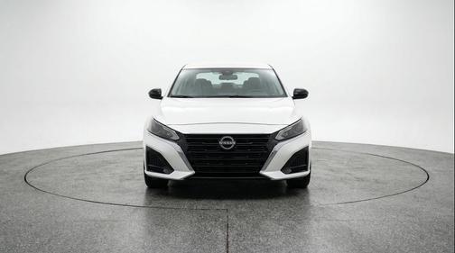 Pearl White Tricoat 2025 Nissan Altima SV FWD