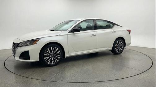 Pearl White Tricoat 2025 Nissan Altima SV FWD