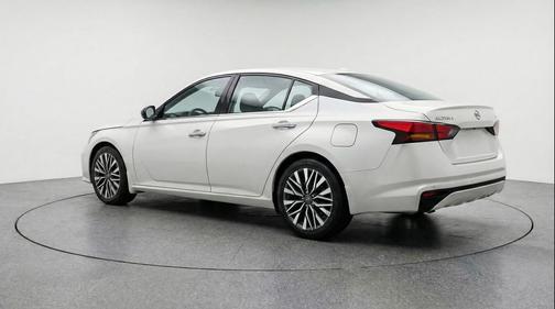 Pearl White Tricoat 2025 Nissan Altima SV FWD