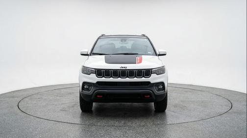 Bright White Clearcoat 2025 Jeep Compass Trailhawk