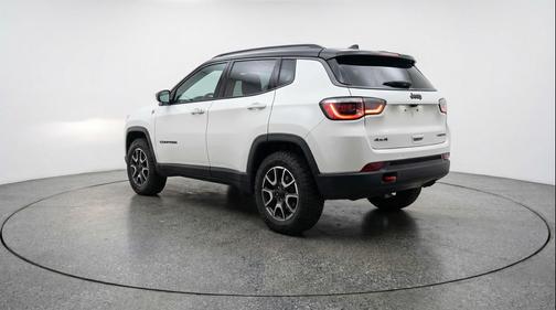Bright White Clearcoat 2025 Jeep Compass Trailhawk