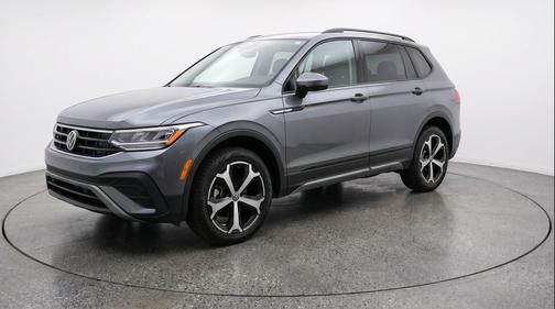 platinum gray metallic 2026 Volkswagen Tiguan 2.0T SE