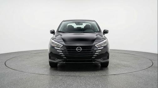 Super Black 2025 Nissan Versa 1.6 SV