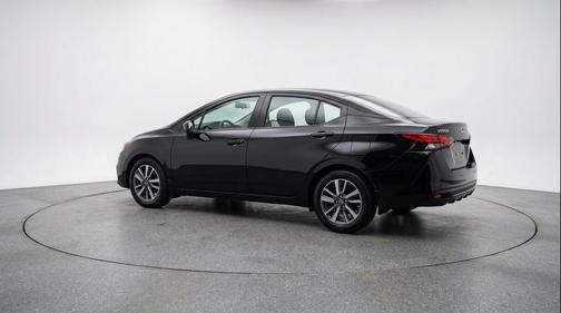 Super Black 2025 Nissan Versa 1.6 SV