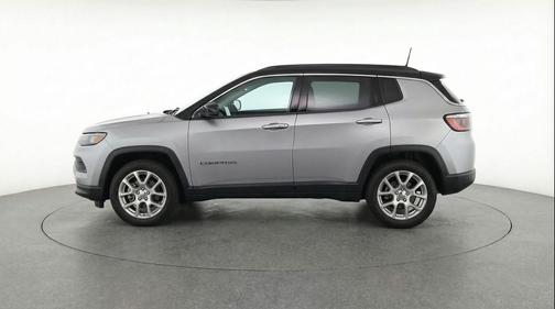 Silver Zynith Metallic Clearcoat 2025 Jeep Compass Limited