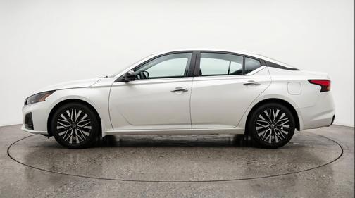 Glacier White 2025 Nissan Altima SV FWD
