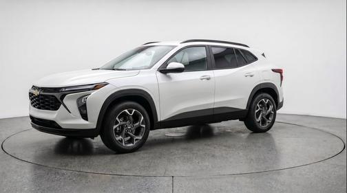 Summit White 2025 Chevrolet Trax LT