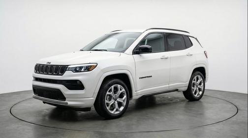 Bright White Clearcoat 2025 Jeep Compass Latitude