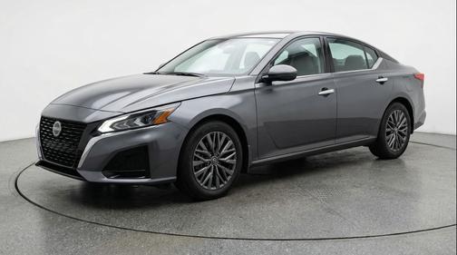 Gun Metallic 2025 Nissan Altima SV FWD