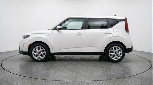 Snow White Pearl 2025 Kia Soul LX