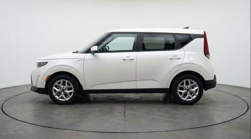 Snow White Pearl 2025 Kia Soul LX