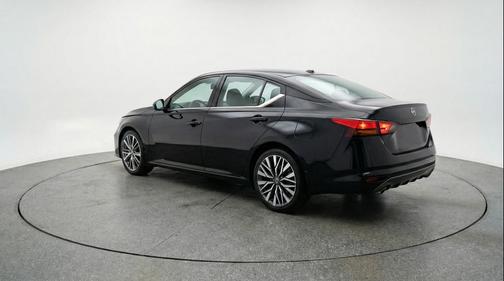 Super Black 2025 Nissan Altima SV FWD