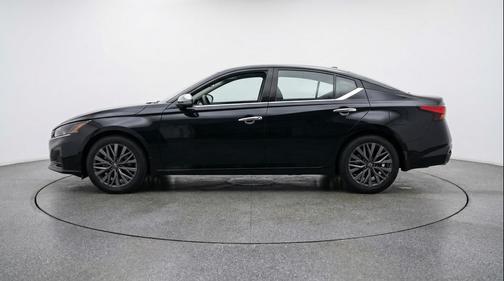 Super Black 2025 Nissan Altima SV FWD