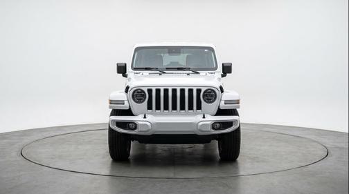Bright White Clearcoat 2025 Jeep Wrangler 4-Door Sahara 4x4