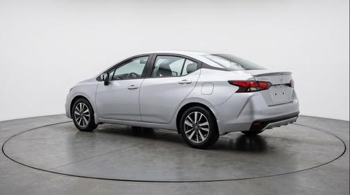 Brilliant Silver Metallic 2025 Nissan Versa 1.6 SV