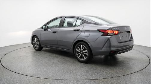 Gun Metallic 2025 Nissan Versa 1.6 SV