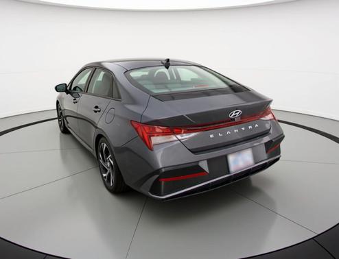 Fluid Metal 2025 Hyundai ELANTRA SEL