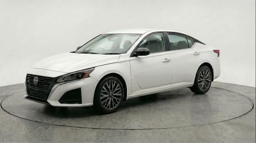 Glacier White 2025 Nissan Altima SV FWD