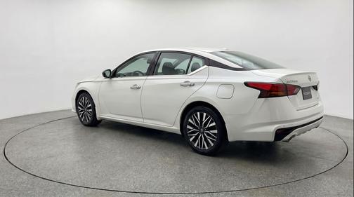Glacier White 2025 Nissan Altima SV FWD