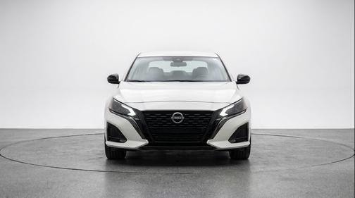 Glacier White 2025 Nissan Altima SV FWD