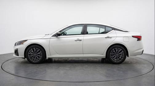 Glacier White 2025 Nissan Altima SV FWD