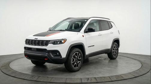 Bright White Clearcoat 2025 Jeep Compass Trailhawk