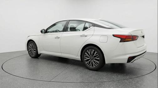 Glacier White 2025 Nissan Altima SV FWD