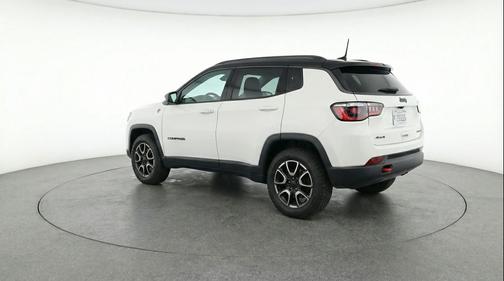 Bright White Clearcoat 2025 Jeep Compass Trailhawk
