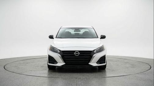 Glacier White 2025 Nissan Altima SV FWD