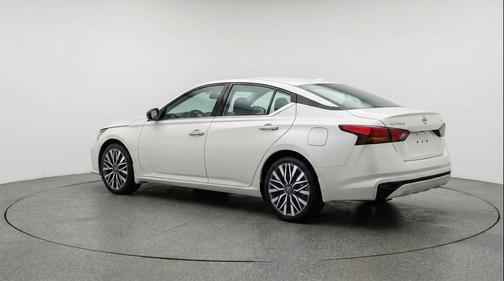 Glacier White 2025 Nissan Altima SV FWD