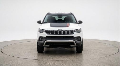 Bright White Clearcoat 2025 Jeep Compass Trailhawk