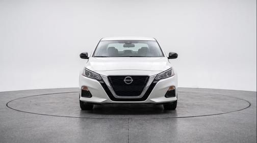 Glacier White 2025 Nissan Altima SV FWD