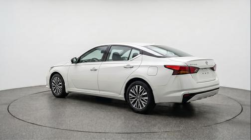 Glacier White 2025 Nissan Altima SV FWD