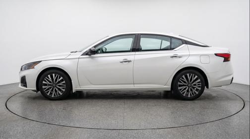 Glacier White 2025 Nissan Altima SV FWD