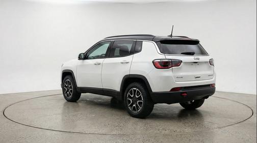 Bright White Clearcoat 2025 Jeep Compass Trailhawk
