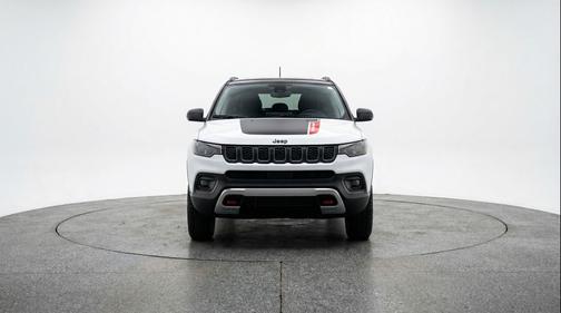 Bright White Clearcoat 2025 Jeep Compass Trailhawk