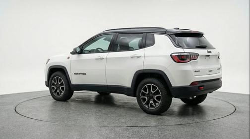 Bright White Clearcoat 2025 Jeep Compass Trailhawk
