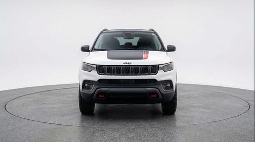 Bright White Clearcoat 2025 Jeep Compass Trailhawk