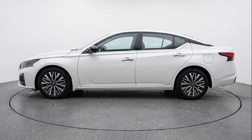 Glacier White 2025 Nissan Altima SV FWD