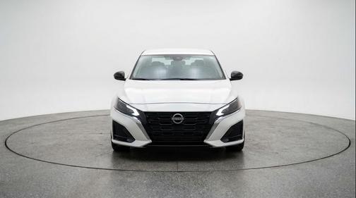 Glacier White 2025 Nissan Altima SV FWD
