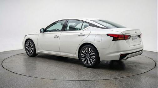 Glacier White 2025 Nissan Altima SV FWD