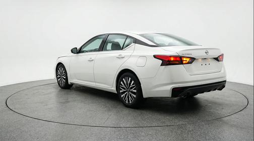 Glacier White 2025 Nissan Altima SV FWD