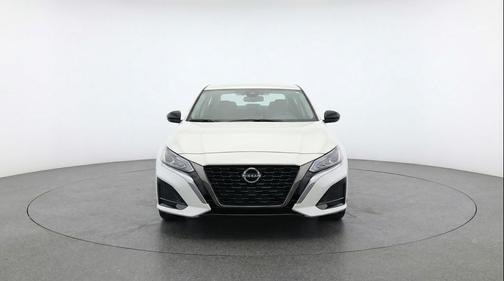 Glacier White 2025 Nissan Altima SV FWD