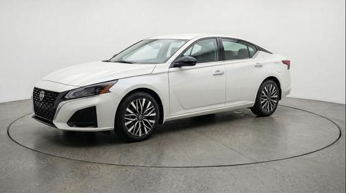 Glacier White 2025 Nissan Altima SV FWD