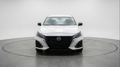 Glacier White 2025 Nissan Altima SV FWD