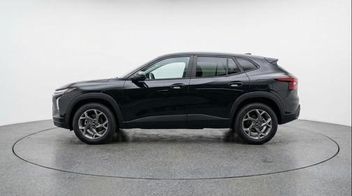 Mosaic Black Metallic 2025 Chevrolet Trax LT