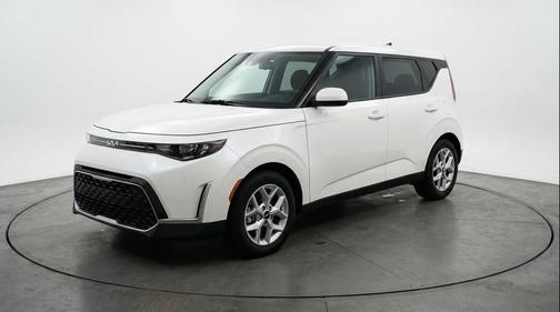 Snow White Pearl 2025 Kia Soul LX